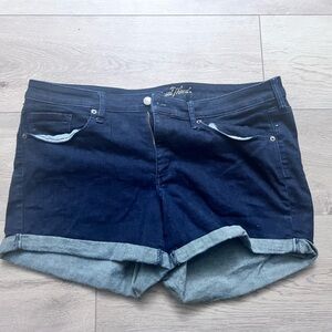 ***EUC*** UNIVERSAL THREAD***WOMENS DENIM SHORTS/DARK DENIM*** SIZE 16/33***